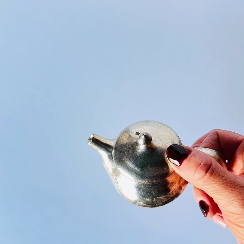 TN−93 谷井直人 銀彩ポット小 Small Silver-Glazed Teapot |