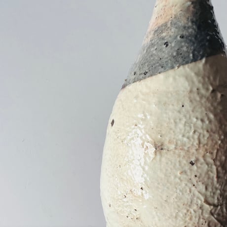 T−128 辻村史朗　粉吹つる首花入　共箱付　Shiro Tsujimura Kohiki Crane-Neck Flower Vase