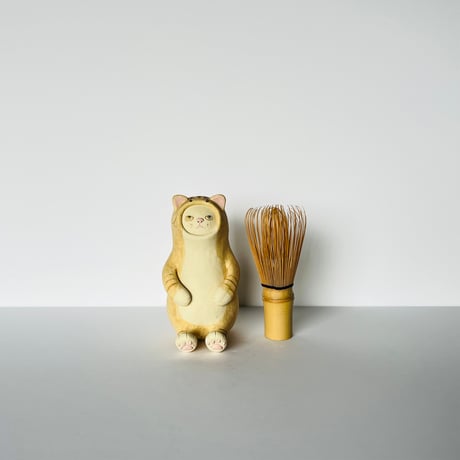KMー9 鍵谷雅美　茶虎のの着ぐるみの白猫　    Masami Kagiya White Cat in a Tea Tiger Costume