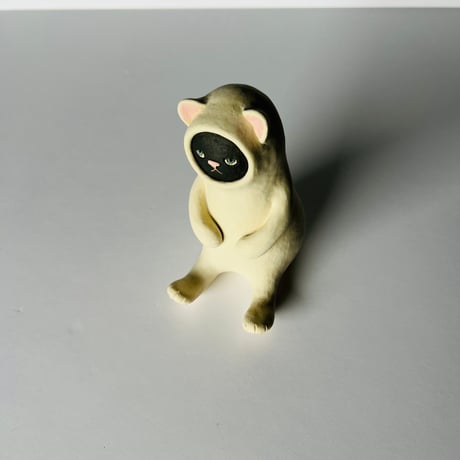 KMー8 鍵谷雅美　白い着ぐるみの黒猫　    Masami Kagiya Black Cat in a White Costume