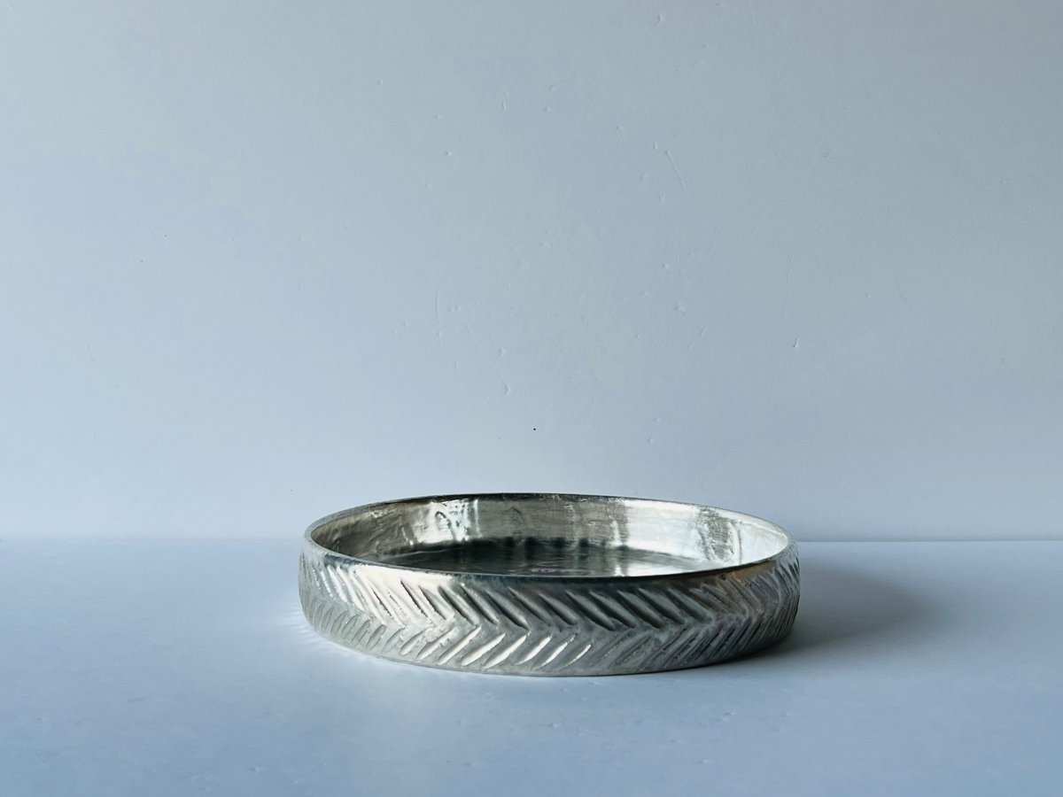 TNー69谷井直人 銀彩しのぎリム皿 Naoto Tanii – Silver-Glazed