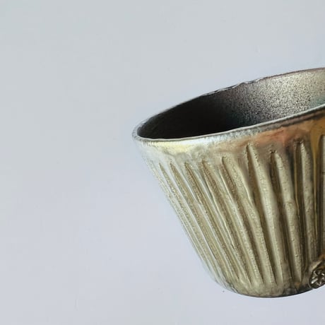 TN−121 谷井直人　銀彩しのぎ湯呑み Naoto Tanii Silver Glaze Shinogi Yunomi