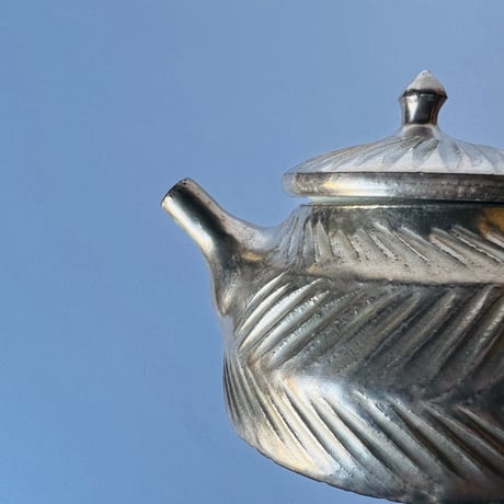 TN−95 谷井直人　銀彩しのぎポット　Silver-Glazed Teapot