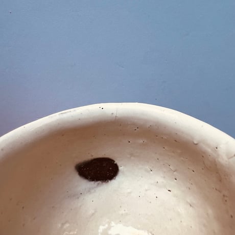 Tー82 辻村史朗　粉吹きぐい呑　共箱有　Shiro Tsujimura “Kohiki Guinomi” (White Slip-Coated Sake Cup)