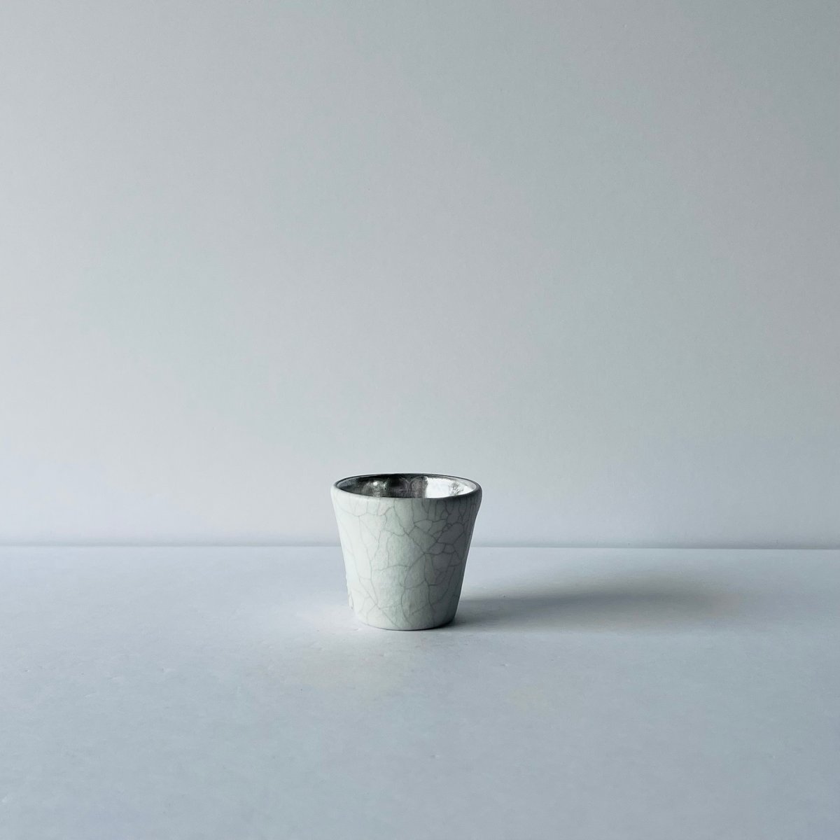 TN−126 谷井直人 銀彩白釉貫入杯 Naoto Tanii Silver Glaze Bl