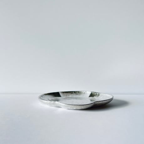 TN−115 谷井直人　総銀彩木瓜小皿 Full Silver Glaze Mokko Plate