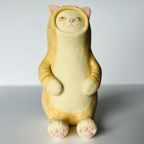 KMー9 鍵谷雅美　茶虎のの着ぐるみの白猫　    Masami Kagiya White Cat in a Tea Tiger Costume