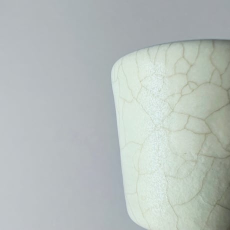 TN−126 谷井直人　銀彩白釉貫入杯 Naoto Tanii Silver Glaze Black Flow Guinomi
