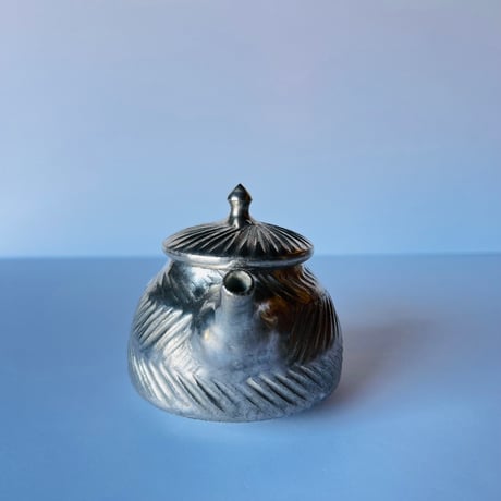 TN−95 谷井直人　銀彩しのぎポット　Silver-Glazed Teapot