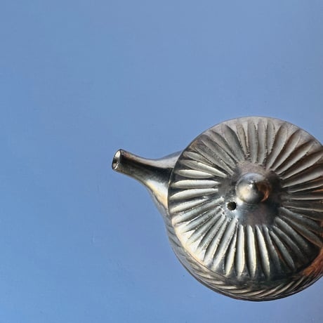 TN−94 谷井直人　銀彩しのぎポット　Silver-Glazed Teapot