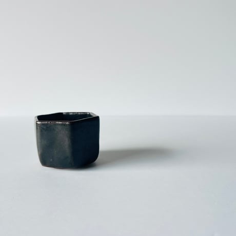 Sー13 鈴木大弓　黒高麗　ぐい呑み　Hiroyumi Suzuki “Black Kōrai Guinomi”**