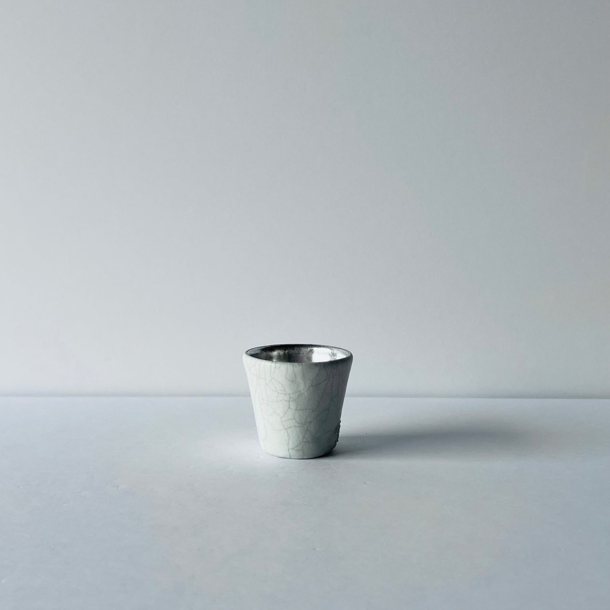 TN−126 谷井直人 銀彩白釉貫入杯 Naoto Tanii Silver Glaze Bl