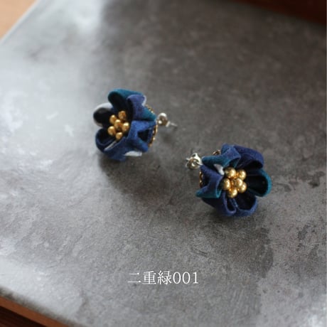 つまみ細工×バティック お花の耳飾り（3柄）