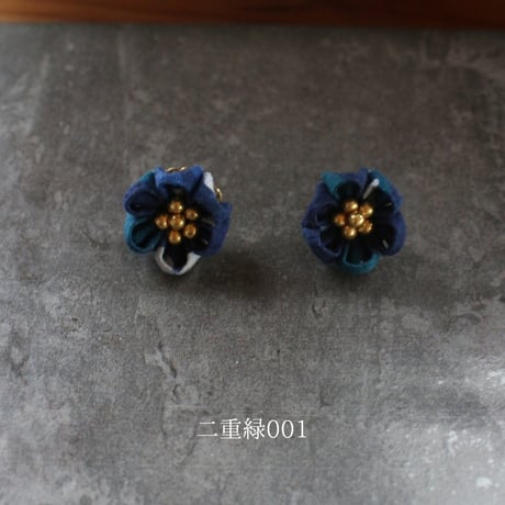 つまみ細工×バティック お花の耳飾り（3柄）