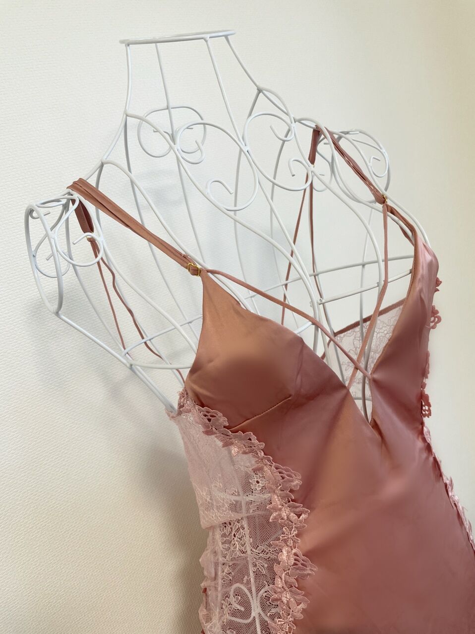 胸元クロスとオープンバックベビードール | ARALIA store