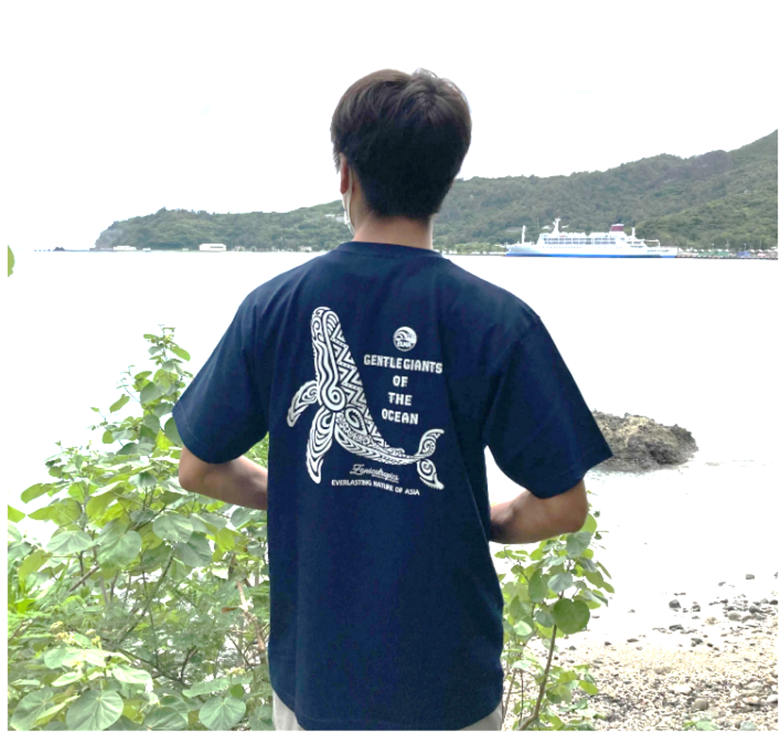 胸のデザインが変更になりました】アーティストコラボ クジラT 胸のデザインが変更になりました】アーティストコラボ クジラT