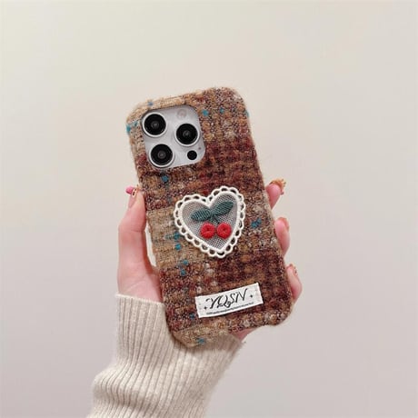CUTECASEめっちゃ可愛い iPhone16/16Proケース 刺繡サクランボ 秋冬人気 iPhone15Pro/14/13カバー パイル 女子力UP CM4787