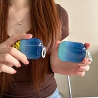 CUTECASE 星空 Airpods Pro3ケース グラデーションブルー Airpods 4/3カバー AirpodsPro2/1 シンプル風 光沢感CM6317