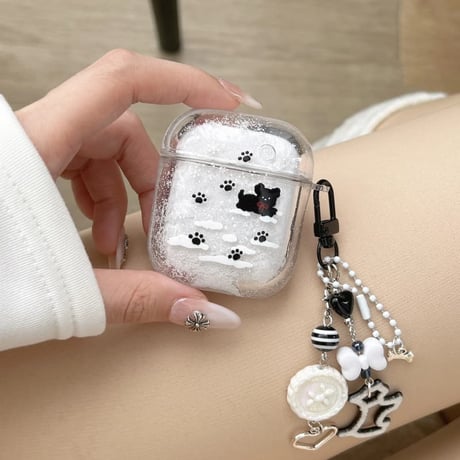 CUTECASE 雪で遊ぶ犬ちゃん Airpods4/Pro3ケース 流れ砂入り Airpods 3カバー AirpodsPro2/1 キーホルダー付 可愛すぎ ギフトにおすすめCM6072