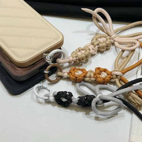 CUTECASEダウンっぽい iPhone16Pro/16ケース ストラップ付 iPhone15Promax/14/13proカバー 高級感高品質 オシャレ CM4911
