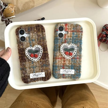 CUTECASEめっちゃ可愛い iPhone16/16Proケース 刺繡サクランボ 秋冬人気 iPhone15Pro/14/13カバー パイル 女子力UP CM4787