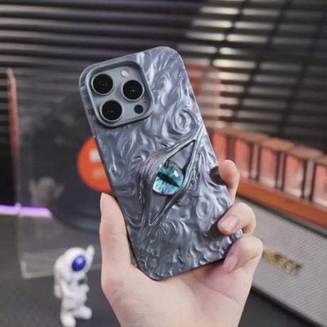 クリエイティブでパーソナライズされたデザイン、本物そっくりの悪魔の目iphone17Promaxケース
