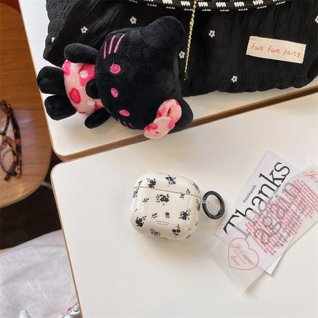CUTECASE花柄 Airpods4ケース 黒色バラ AirpodsPro2ケース airpods3/2ケース シック リング付き ギフトにおすすめCM5429
