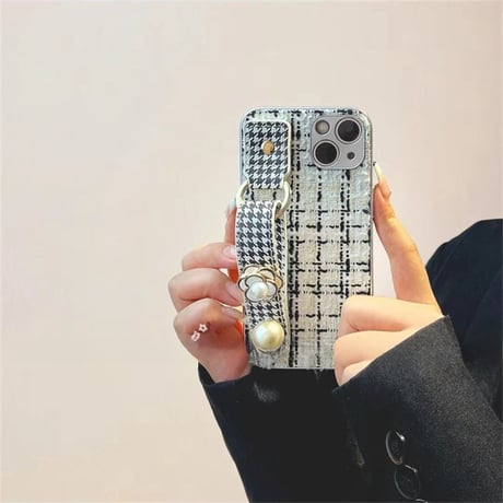 CUTECASEファッションクラシックなデザイン千鳥格子カメリアリストバンドiPhone15Promax電話ケースC5066