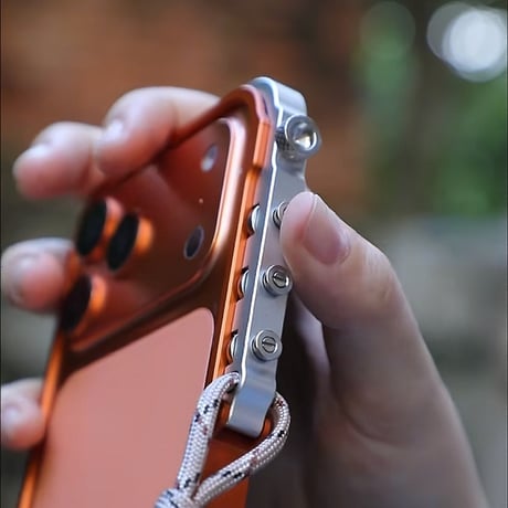 CUTECASE iPhone17Promaxケース 360度完全に包まれた傷防止および落下防止のアルミニウム合金素材サイバーパンクスタイル装甲保護