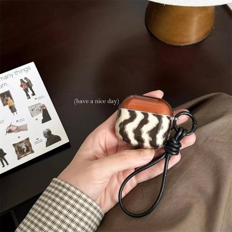 CUTECASE波線 Airpods 4ケース シック ストラップ付 Airpodspro2/proカバー Airpods第3/2世代 おしゃれ トレンドファッションCM5052