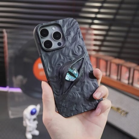 クリエイティブでパーソナライズされたデザイン、本物そっくりの悪魔の目iphone17Promaxケース