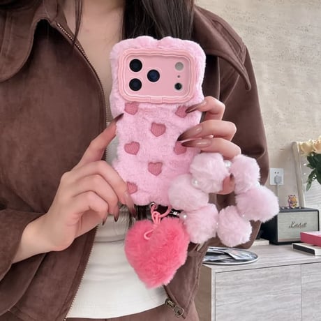 CUTECASE ファーiPhone17Promaxケース  刺繡ハート スタンド付 iPhone17pro/16/15Proカバー ハート毛玉ストラップ ふもふも 柔らかいCM5897