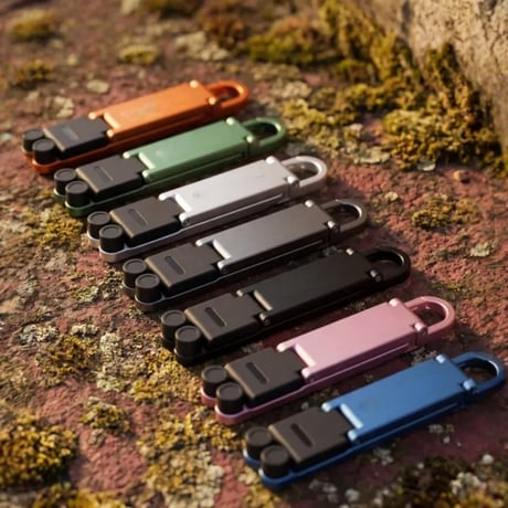 CUTECASE キーホルダー型デザイン、アルミニウム合金とシリコン製の折りたたみ式携帯用スマホホルダーミニキーホルダー型スタンドCT11
