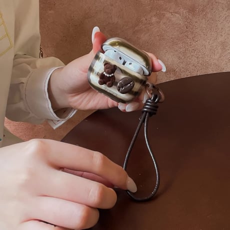 CUTECASE 熊ちゃんデコ AirPodsPro3ケース 皮ストラップ コーヒー豆 Airpods4/3ケース AirpodsPro2/Pro1カバー 茶色 横縞模様 可愛い CM5942