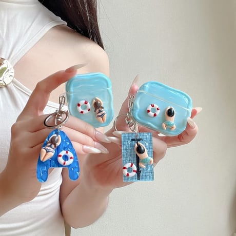 CUTECASE 泳ぐ男女 AirpodsPro3ケース ペアお揃い Airpods4/3カバー pro2/Pro1ケース 可愛いキーホルダー付 ギフトに最適CM6466