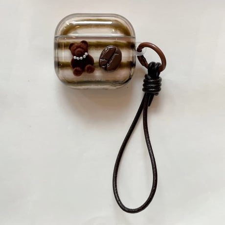 CUTECASE 熊ちゃんデコ AirPodsPro3ケース 皮ストラップ コーヒー豆 Airpods4/3ケース AirpodsPro2/Pro1カバー 茶色 横縞模様 可愛い CM5942
