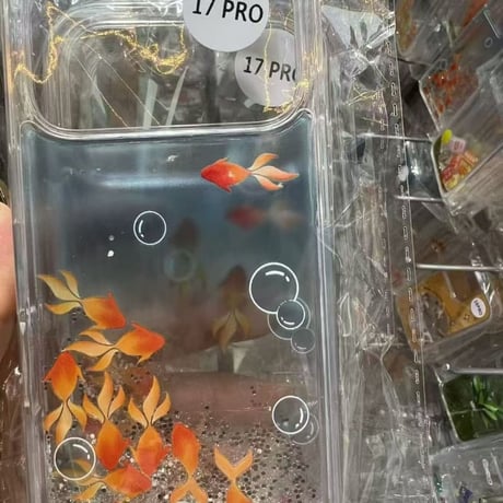 CUTECASE 泳ぐ金魚iPhone17Promaxケース液体 動くキラキララメ iPhone17Pro/16/15カバー 丈夫 ストレス発散 ギフトにおすすめ CM6305
