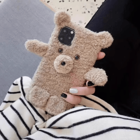 CUTECASEモフモフ熊 iPhone16pro/16ケース ギフトに最適 iPhone15Pro/14/13proカバー キュート 可愛すぎる 秋冬に流行る CM4894