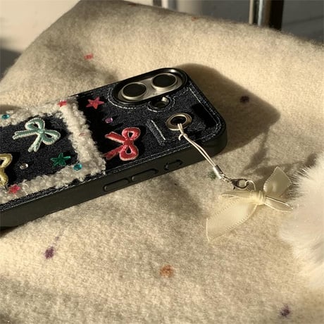 CUTECASEカート収納 iPhone16/16Proケース 刺繡リボン 毛玉ストラップ付 iPhone15Promax/14/13カバー デニム 耐衝撃 女子力高いCM4891