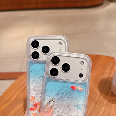 CUTECASE 泳ぐ金魚iPhone17Promaxケース液体 動くキラキララメ iPhone17Pro/16/15カバー 丈夫 ストレス発散 ギフトにおすすめ CM6305