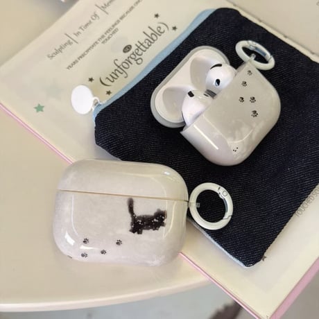 CUTECASE 雪で遊ぶ猫と犬 AirpodsPro3ケース お揃い Airpods4/pro2カバー リング付 可愛い ギフトにおすすめCM5858