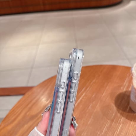CUTECASE 泳ぐ金魚iPhone17Promaxケース液体 動くキラキララメ iPhone17Pro/16/15カバー 丈夫 ストレス発散 ギフトにおすすめ CM6305