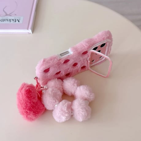 CUTECASE ファーiPhone17Promaxケース  刺繡ハート スタンド付 iPhone17pro/16/15Proカバー ハート毛玉ストラップ ふもふも 柔らかいCM5897