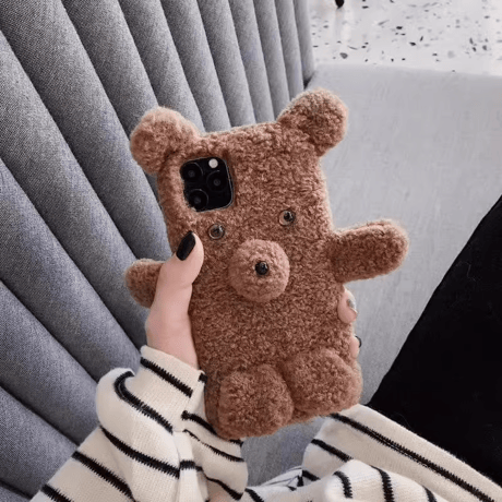 CUTECASEモフモフ熊 iPhone16pro/16ケース ギフトに最適 iPhone15Pro/14/13proカバー キュート 可愛すぎる 秋冬に流行る CM4894