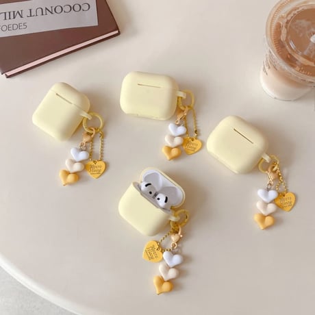 CUTECASE 薄い黄色 Airpods Pro3ケース シリコン製 Airpods 4/3カバー AirpodsPro2/1 充電口カバー付 ハートキーホルダー付 CM6125