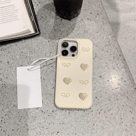 CUTECASE上品 iPhone16/16proケース パールリボン/ハート iPhone14/13pro/12ケース ベージュ色 チャーム付 レザー製CM4669