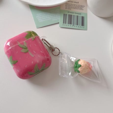 CUTECASE ストロベリー柄 Airpods Pro3ケース 美味しそう Airpods4/3カバー pro2/Pro1ケース 可愛いキーホルダー付 光沢感CM6167