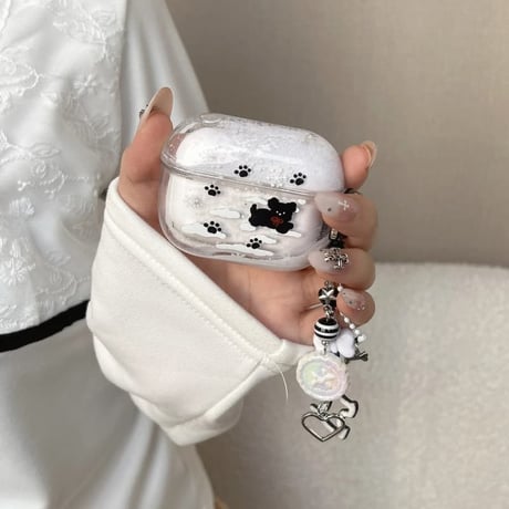 CUTECASE 雪で遊ぶ犬ちゃん Airpods4/Pro3ケース 流れ砂入り Airpods 3カバー AirpodsPro2/1 キーホルダー付 可愛すぎ ギフトにおすすめCM6072