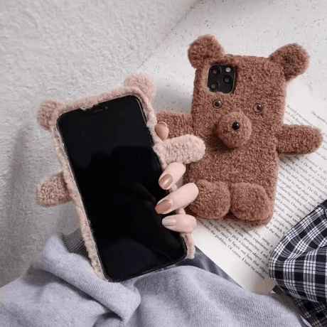 CUTECASEモフモフ熊 iPhone16pro/16ケース ギフトに最適 iPhone15Pro/14/13proカバー キュート 可愛すぎる 秋冬に流行る CM4894