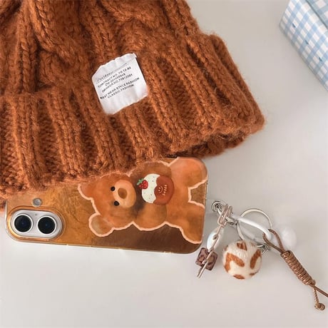 CUTECASE熊ちゃん iPhone16/16Proケース 光沢感 ブラウン アイフォン15プロ/14/13proカバー 毛玉ストラップ めっちゃ可愛い CM4820